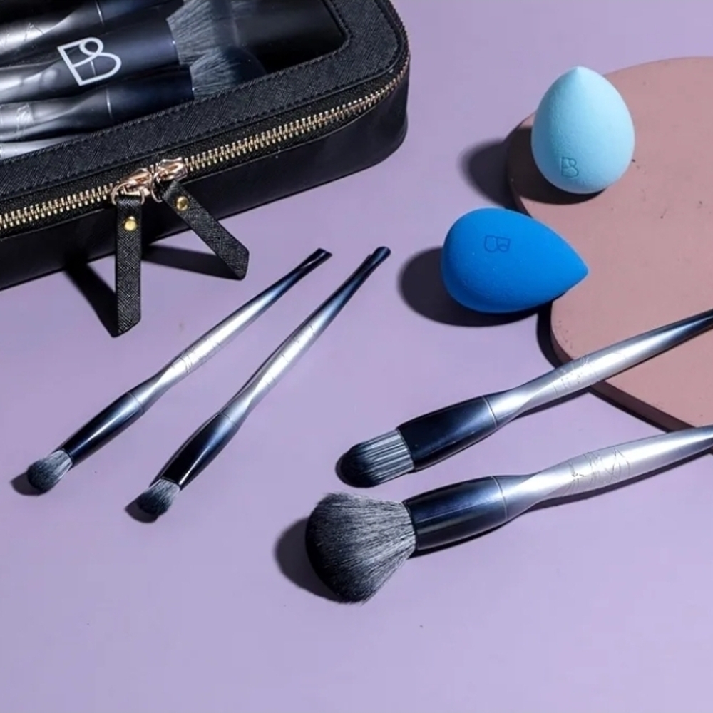 NWT 12 Pcs Makeup Brushes & 2 Pcs Makeup Sponges & Travel Case - Picture 2 of 5